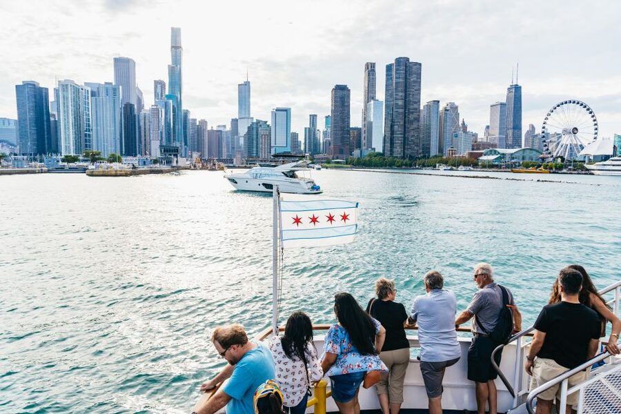Chicago: 1.5-Hour Lake and River Architecture Cruise - Boarding near the Wrigley Building