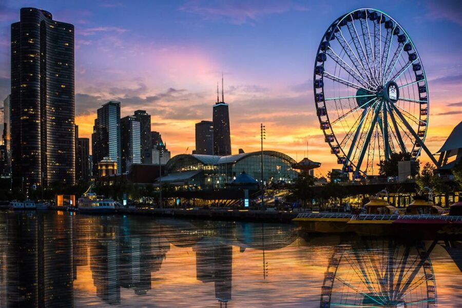 Chicago: 1.5-Hour Scenic Sunset Lake Cruise - Open deck or climate-controlled cabin?