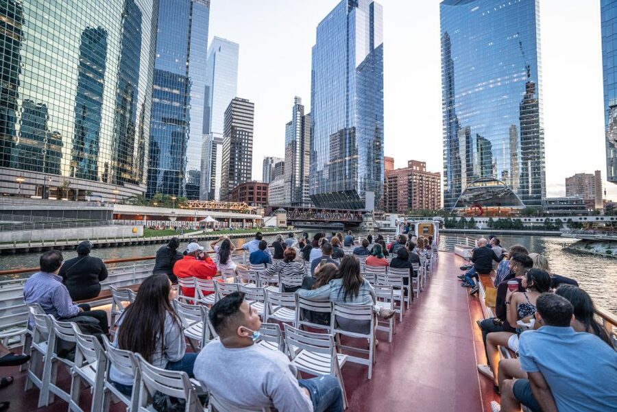 Chicago: Architecture River Cruise Skip-the-Ticket Line - The first stretch: Chicago’s buildings from the river