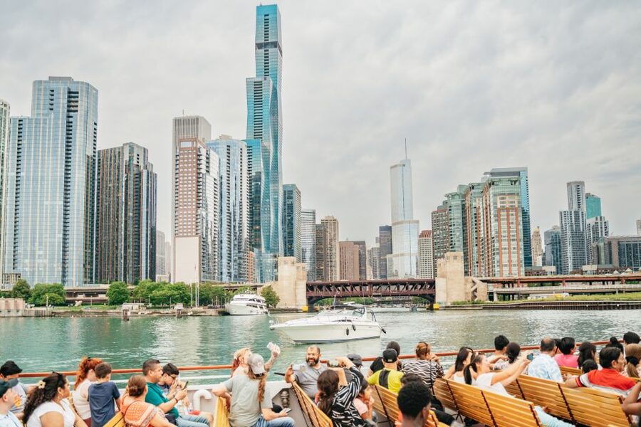 Chicago: Architecture River Cruise Skip-the-Ticket Line - Comfort, drinks, and practical limits