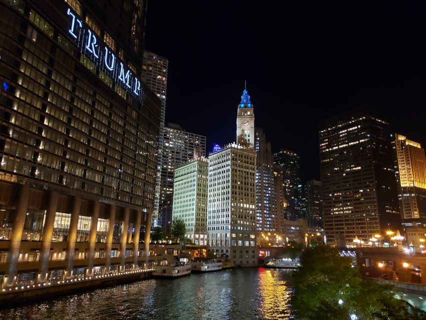 Chicago by Night River and Lake Cruise - What the commentary adds