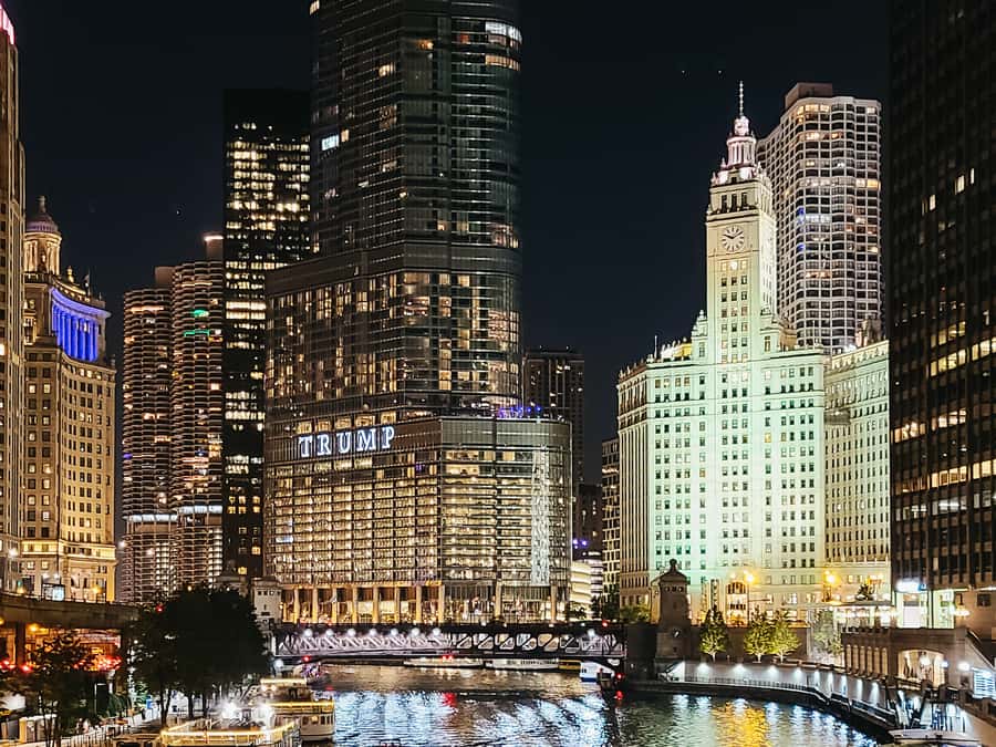 Chicago: Fireworks Cruise with Lake or River Viewing Options - Starting among Chicago’s riverfront towers