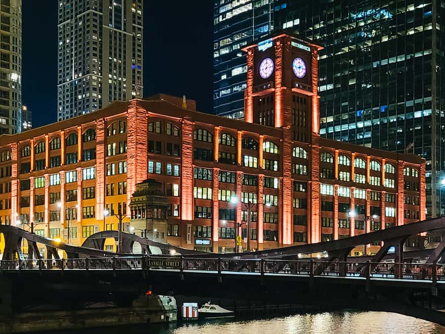 Chicago: Fireworks Cruise with Lake or River Viewing Options - Passing through the Chicago Locks