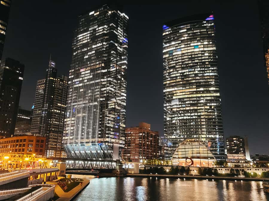Chicago: Fireworks Cruise with Lake or River Viewing Options - The bar, music, and onboard atmosphere
