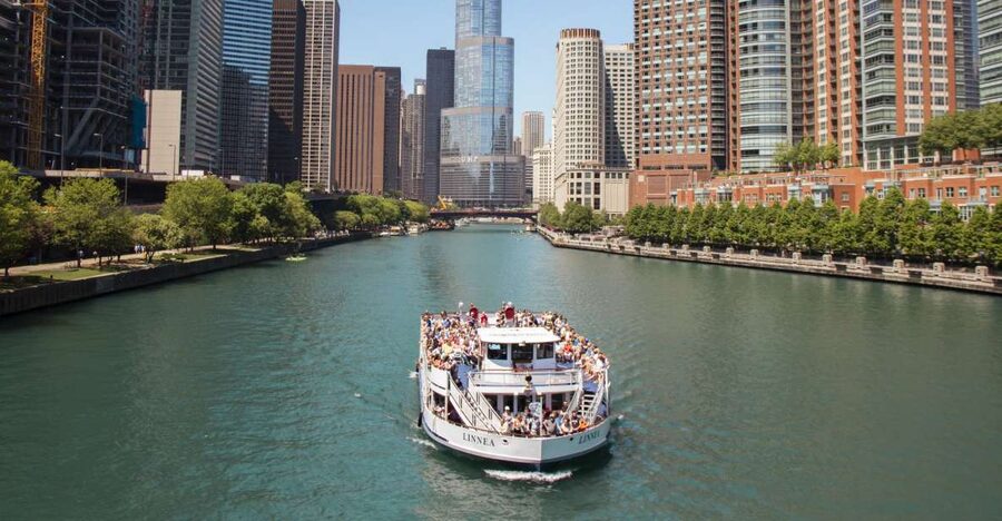 Chicago River: 1.5-Hour Guided Architecture Cruise - Boarding near the DuSable Bridge