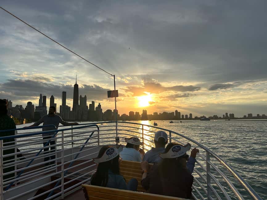 Chicago: Shoreline Lake Michigan Skyline Cruise - Choosing your seat for photos and comfort