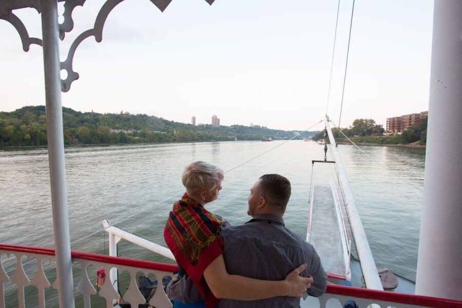 Cincinnati: Historic Sightseeing Cruise - Starting at Newport Landing beside the aquarium