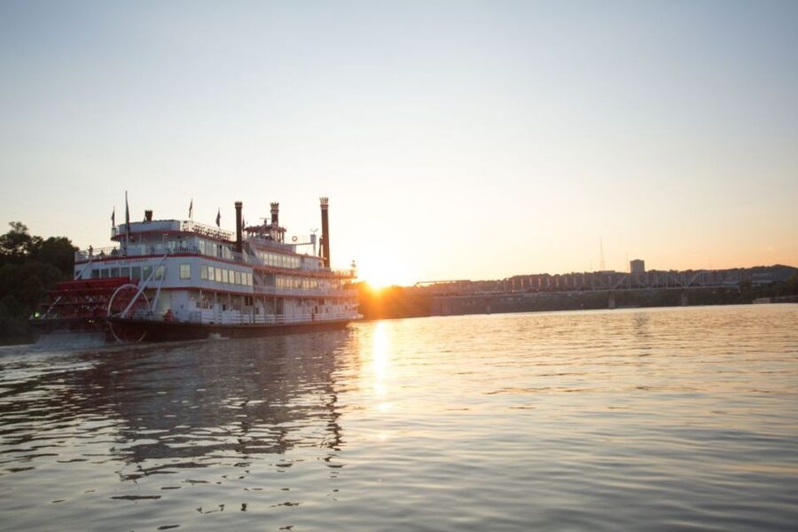 Cincinnati: Ohio River Cruise with Buffet Dinner - Boarding at Newport Landing beside the aquarium