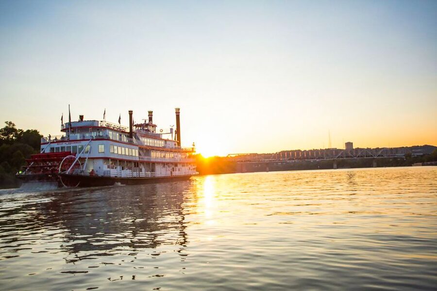 Cincinnati: Riverboat Cruise with Lunch and Entertainment - Key points to know before boarding