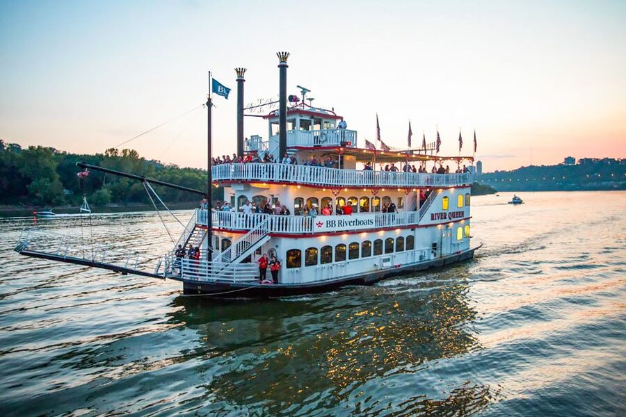 Cincinnati: Riverboat Cruise with Lunch and Entertainment - Boarding at Newport Landing