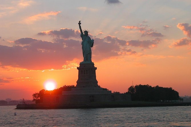 Circle Line: 2hr - New York City Harbor Lights Cruise - Why New York shines from the Hudson after dark