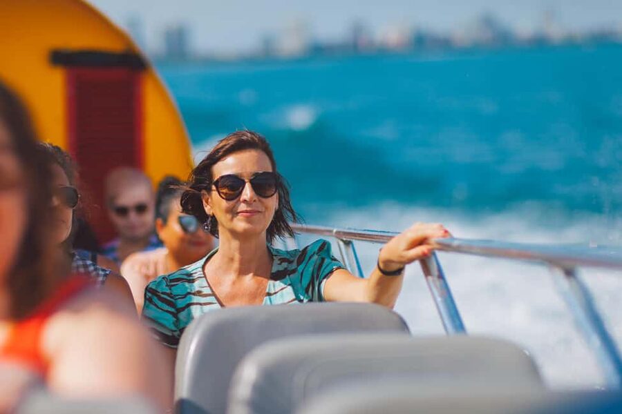 City Cruises Chicago: Seadog Lakefront Speedboat Ride - Music, jokes, and the human side of the tour