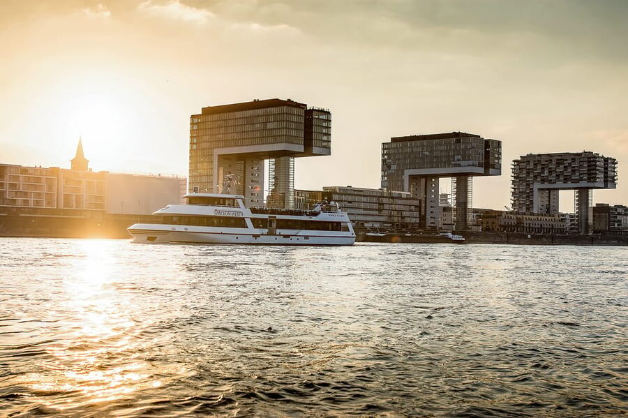 Cologne: Panoramic City Cruise - Timing your ride for the best light