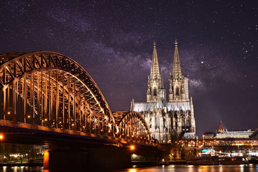 Cologne: Rhine River Winter Cruise with Festive Music - Cologne Cathedral and the old riverfront from the water