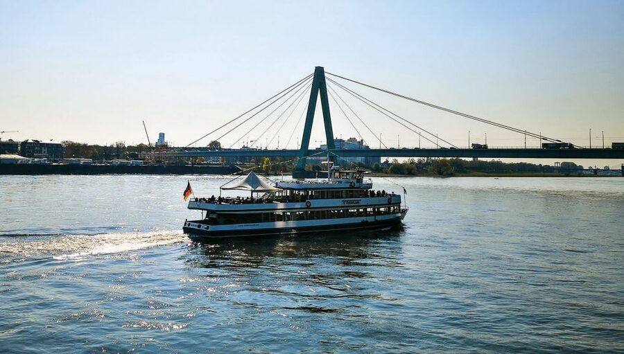 Cologne: Top Sights Rhine River Cruise - Skyline Tour - Key points before you book