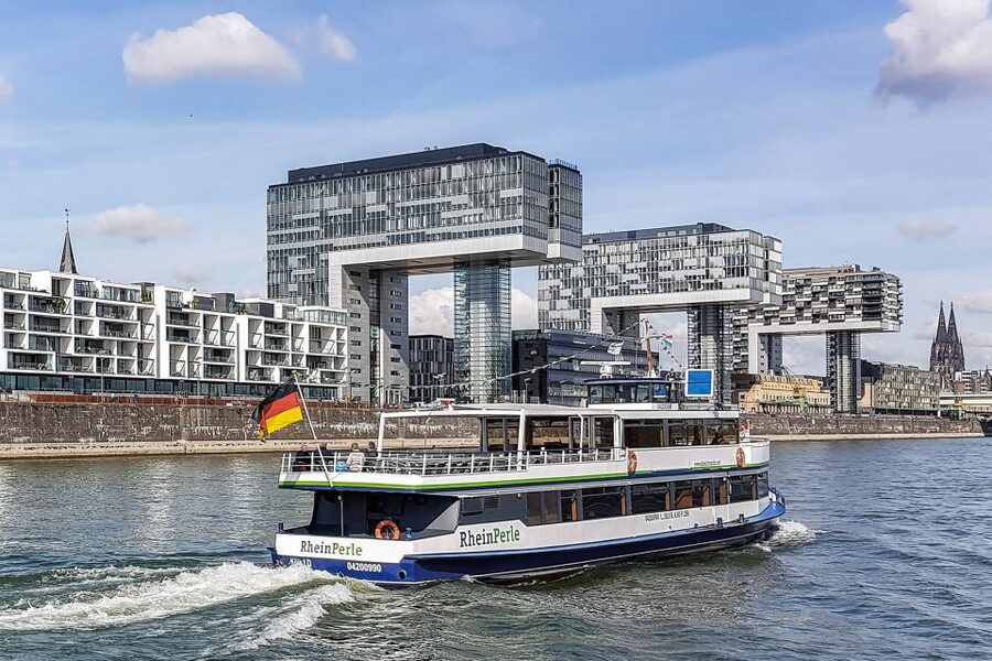 Cologne: Top Sights Rhine River Cruise - Skyline Tour - The return north and the Zoobrücke view