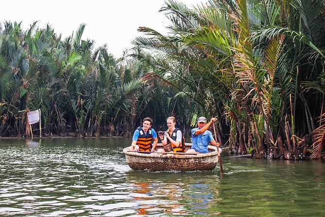 Cooking Class Hoi An:Local Market, Basket Boat, Fishing & Cooking - Fishing and crab catching on the canal