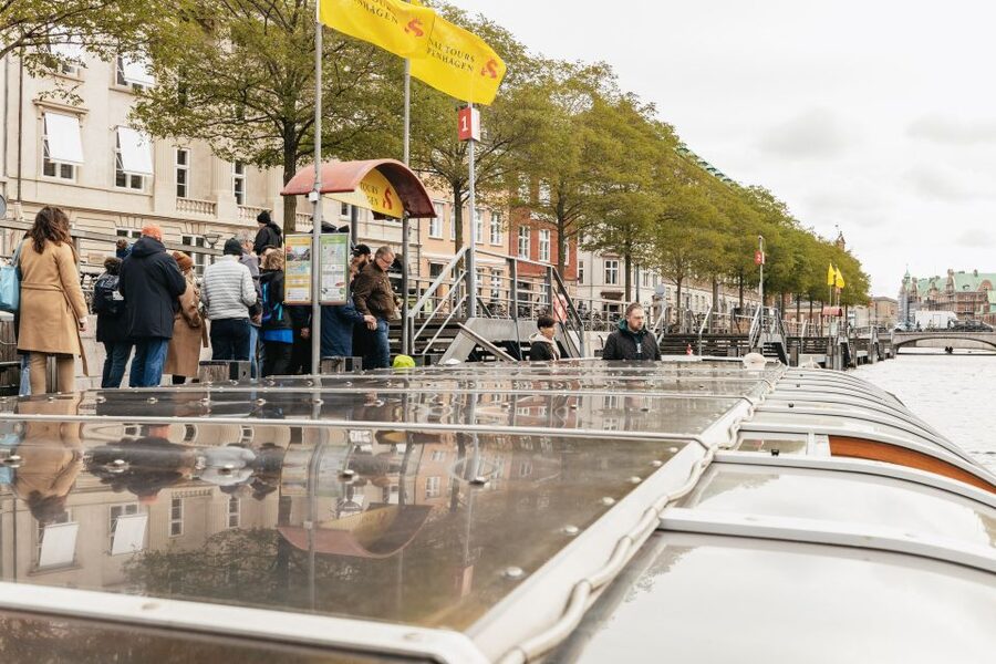 Copenhagen: Canal Cruise with Guide - What the guide adds to the hour