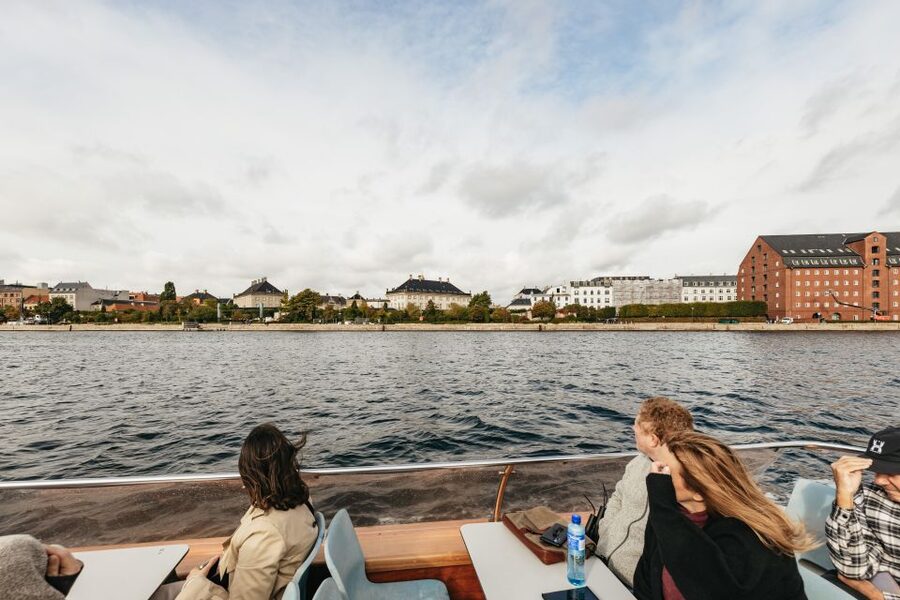Copenhagen: Canal Cruise with Guide - Bridges, banks, and the old Stock Exchange