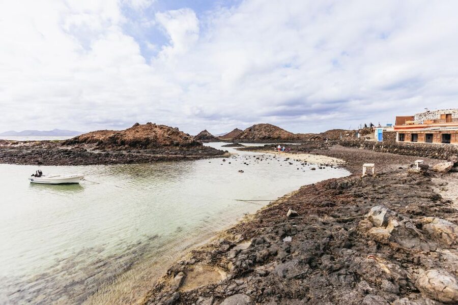 Corralejo: Lobos Island Catamaran Tour with Drinks & Snorkel - Should you book the Lobos catamaran tour?