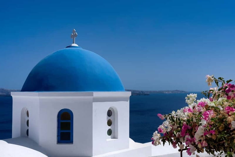 Crete: Santorini Day Trip with Fast Ferry Cruise - Arriving at Athinios and crossing Santorini by bus