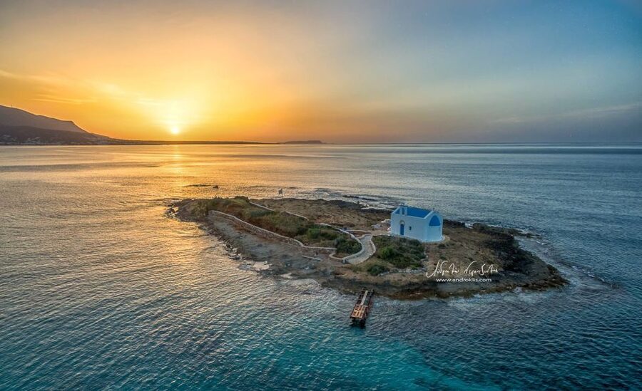 Crete: Snorkeling Boat Trip with Lunch and Transfer - Crew Service and the Family-Run Feel