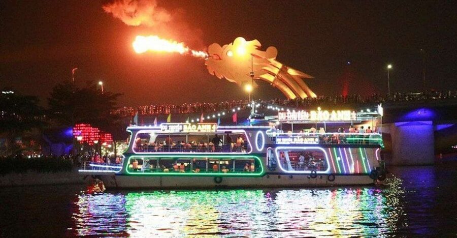 Da Nang: Han River Local Cruise by Night - The first 40 minutes on the river