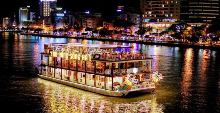 Da Nang: Han River Night Boat Trip with Show on Weekends - Getting a good view from the upper deck