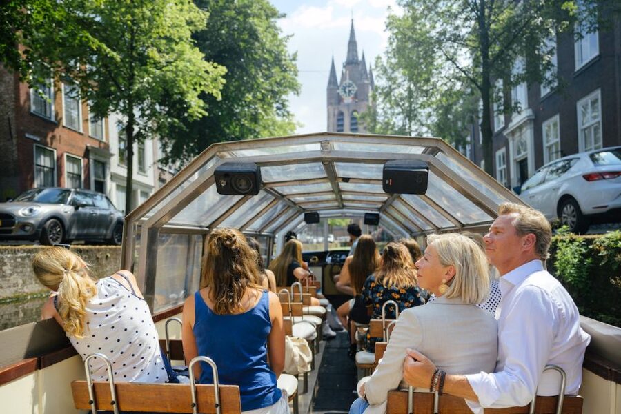 Delft: Canal Cruise with Guided Commentary - The first minutes: getting your bearings on Delft’s canals