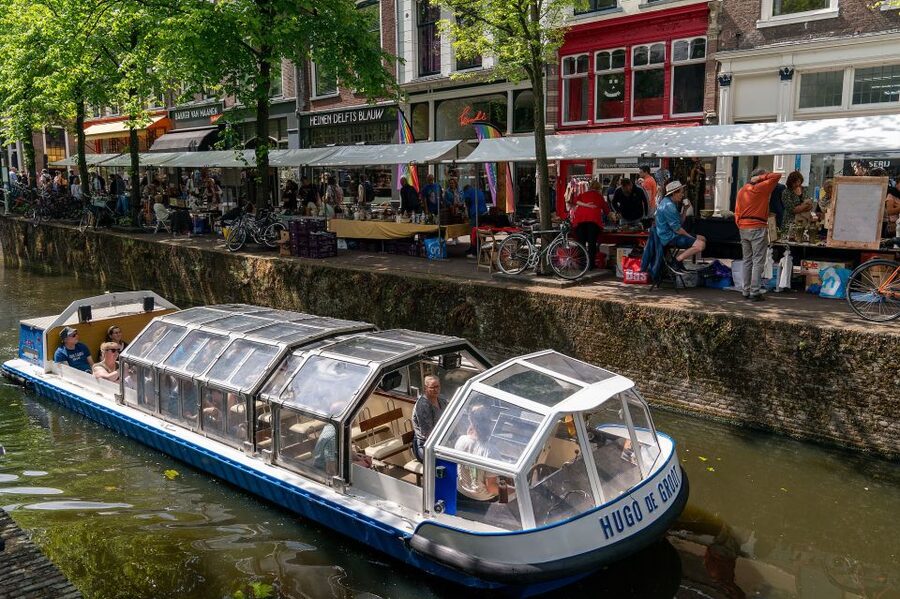 Delft: Canal Cruise with Guided Commentary - How the live commentary feels