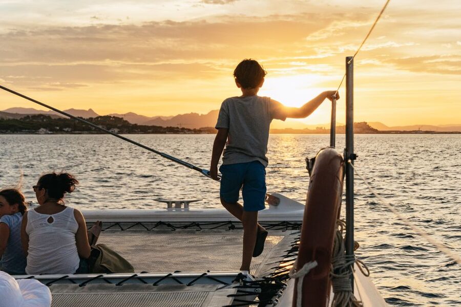 Dénia: Daytime or Sunset Catamaran Cruise - What the crew and atmosphere add