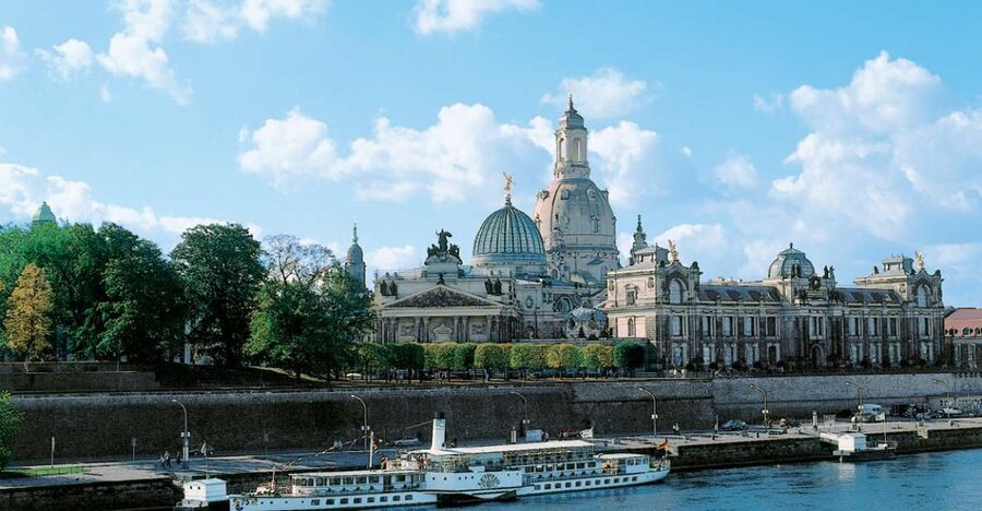 Dresden: Elbe River Cruise to Meissen - Reaching Meissen by paddle steamer
