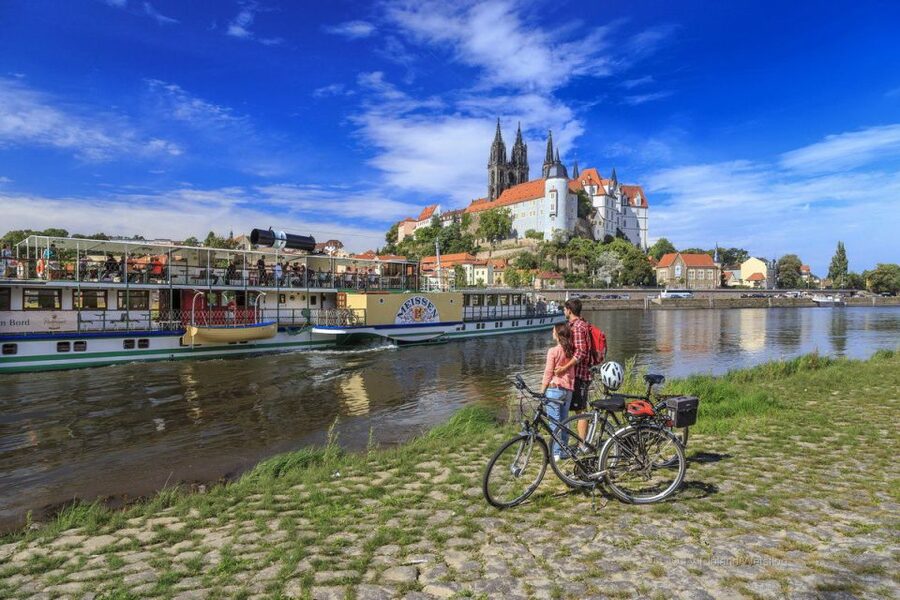 Dresden: Elbe River Cruise to Meissen - Food, seating, and comfort on board