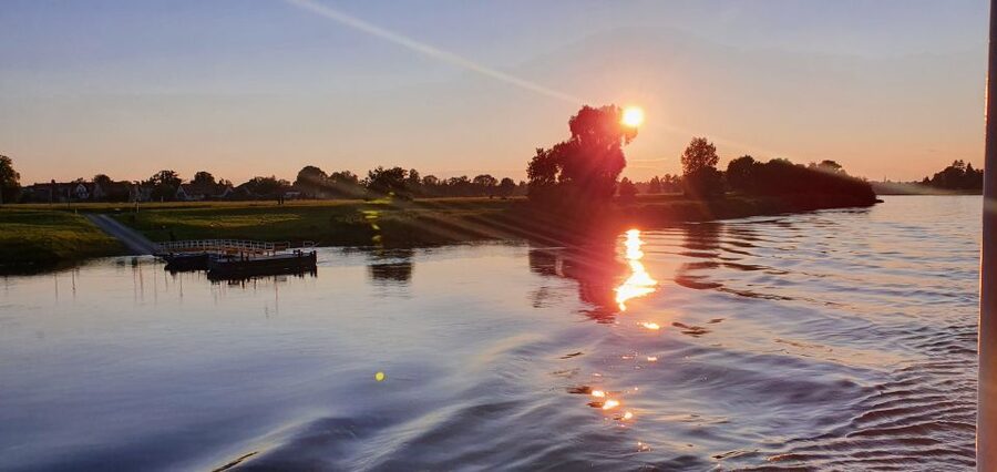 Dresden: Evening River Cruise with Dinner - Boarding Near Central Dresden