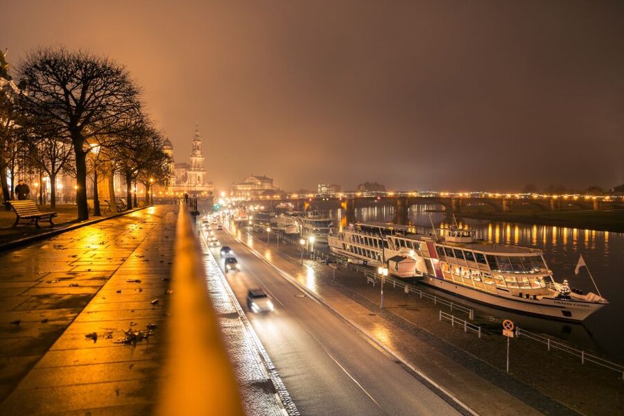 Dresden: Evening River Cruise with Dinner - Choosing a Good Seat