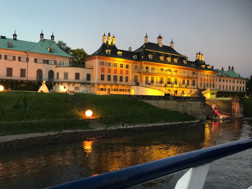 Dresden: Evening River Cruise with Dinner - Service, Commentary, and Atmosphere