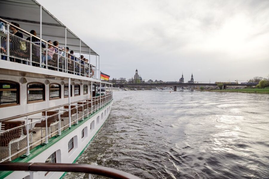 Dresden: River Sightseeing Boat Cruise - Paddle steamer or modern boat?