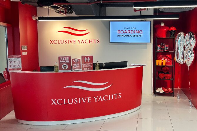 Dubai: 1-Hour Ain Boat Cruise - Boarding and the boat setup