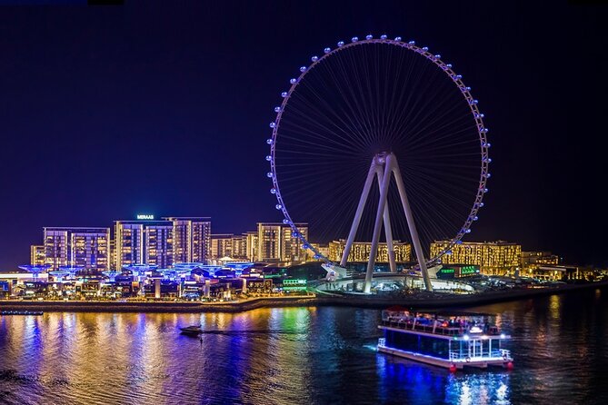 Dubai: 1-Hour Ain Boat Cruise - The crew and photo help