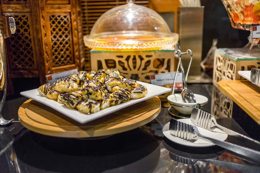 Dubai: 2-Hour Evening Dhow Cruise and Dinner - The views after sunset