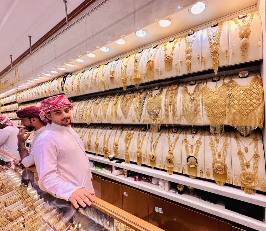 Dubai: Authentic Old Town, Souks, Tastings & Abra Boat Tour - Heat, Clothing, and Practical Comfort