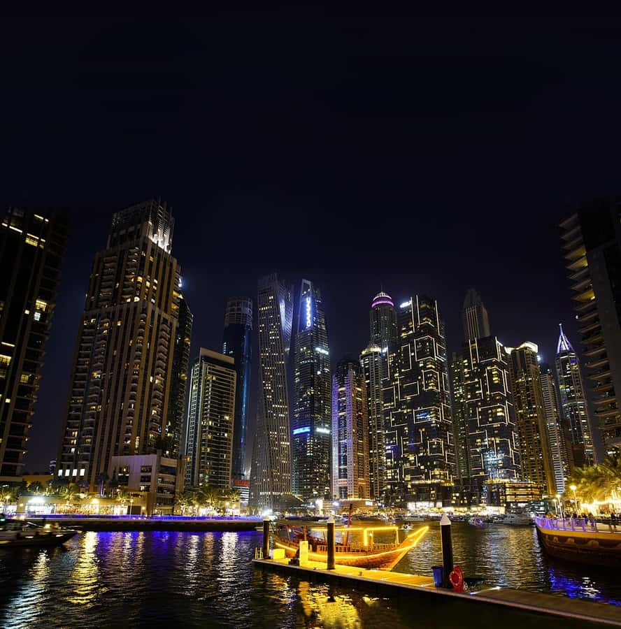 Dubai: Big Bus Panoramic Night Tour & Optional Dinner Cruise - What the audio commentary adds
