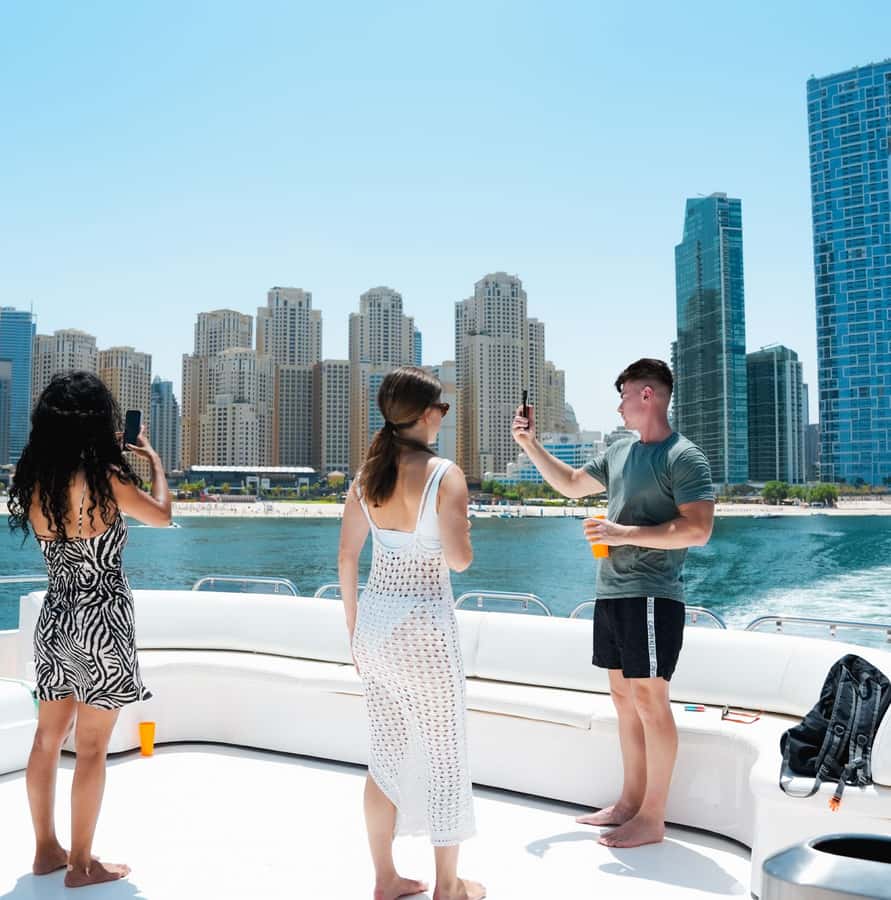 Dubai: Instagrammable Yacht Tour with Drinks & Ain/JBR Views - Best Departure Time for Photos