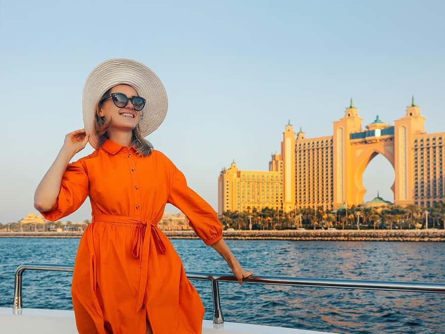 Dubai: Luxury Sunset Yacht Tour with Snacks and Drinks - Bluewaters Island and Ain Dubai