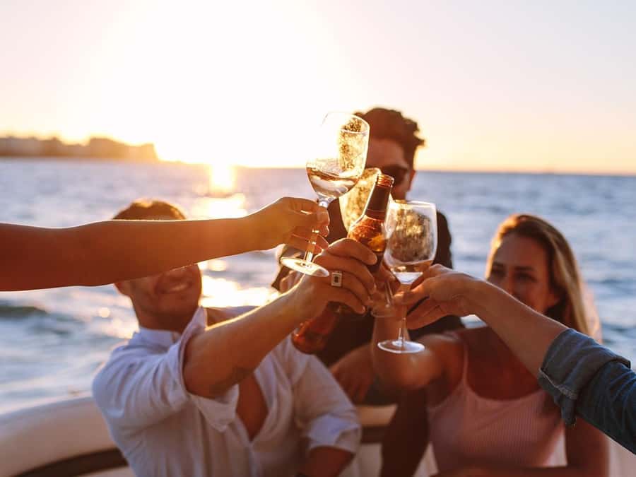 Dubai: Luxury Sunset Yacht Tour with Snacks and Drinks - The Hosts Make a Real Difference