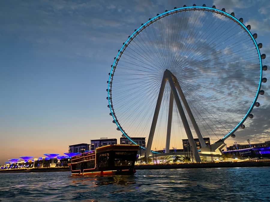 Dubai Marina: Dinner Cruise in a Traditional Boat - Standard seating or VIP top deck