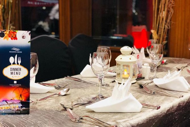 Dubai Marina Dinner Cruise with Live Music & Open Bar - Photos, Comfort, and Crowds