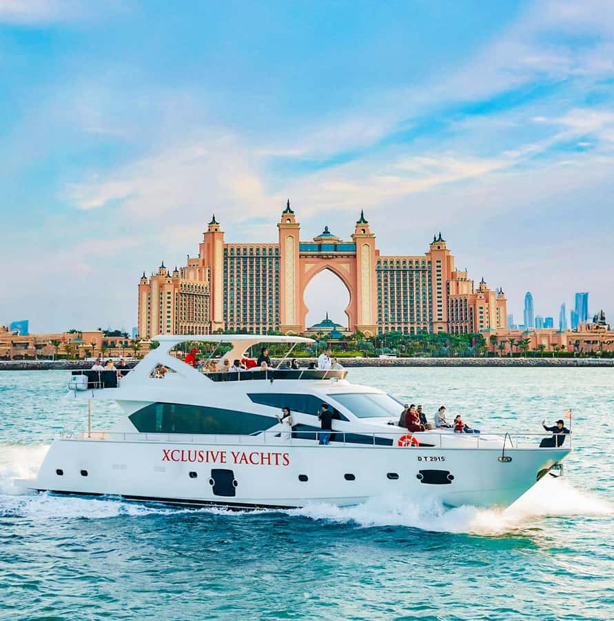 Dubai Marina: Luxury Yacht Tour with Breakfast or BBQ Option - The one-hour route: a quick look at Dubai from the sea