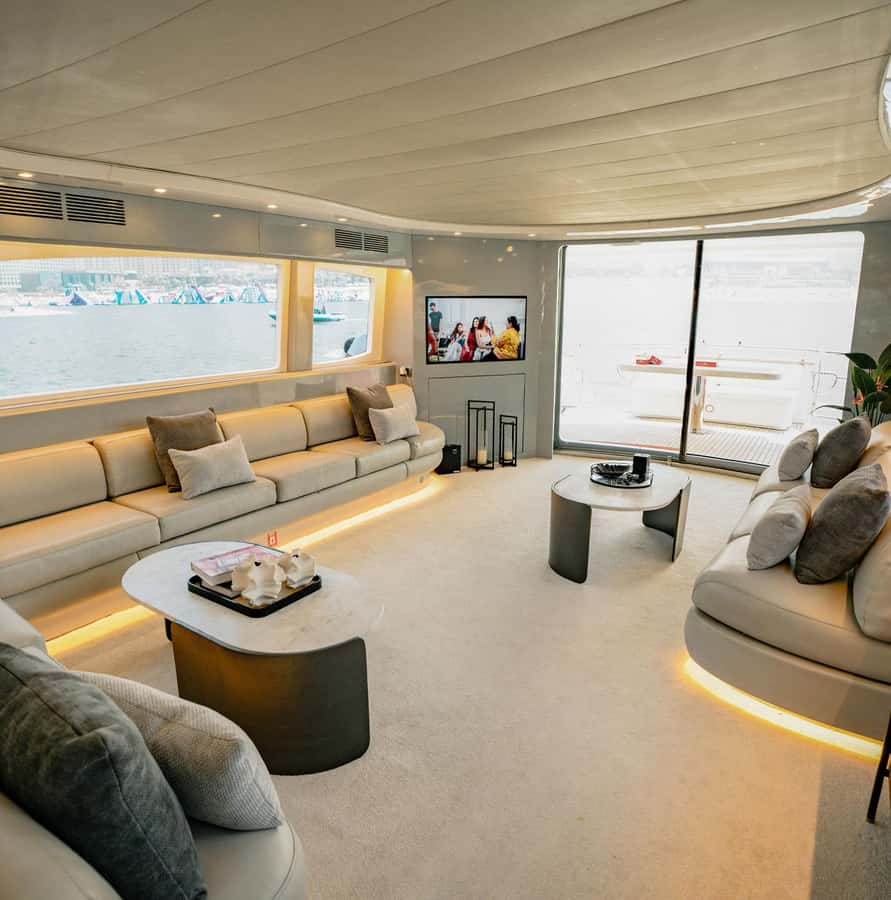 Dubai Marina: Luxury Yacht Tour with Breakfast or BBQ Option - The breakfast cruise for an early start