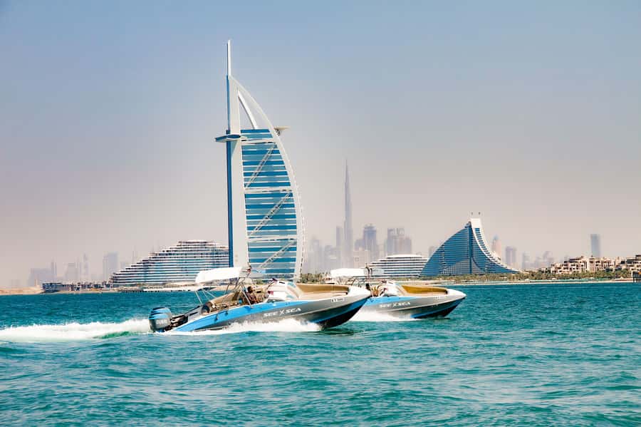 Dubai: Marina Private Boat Tour & Palm Jumeirah Sightseeing - A private boat that feels personal